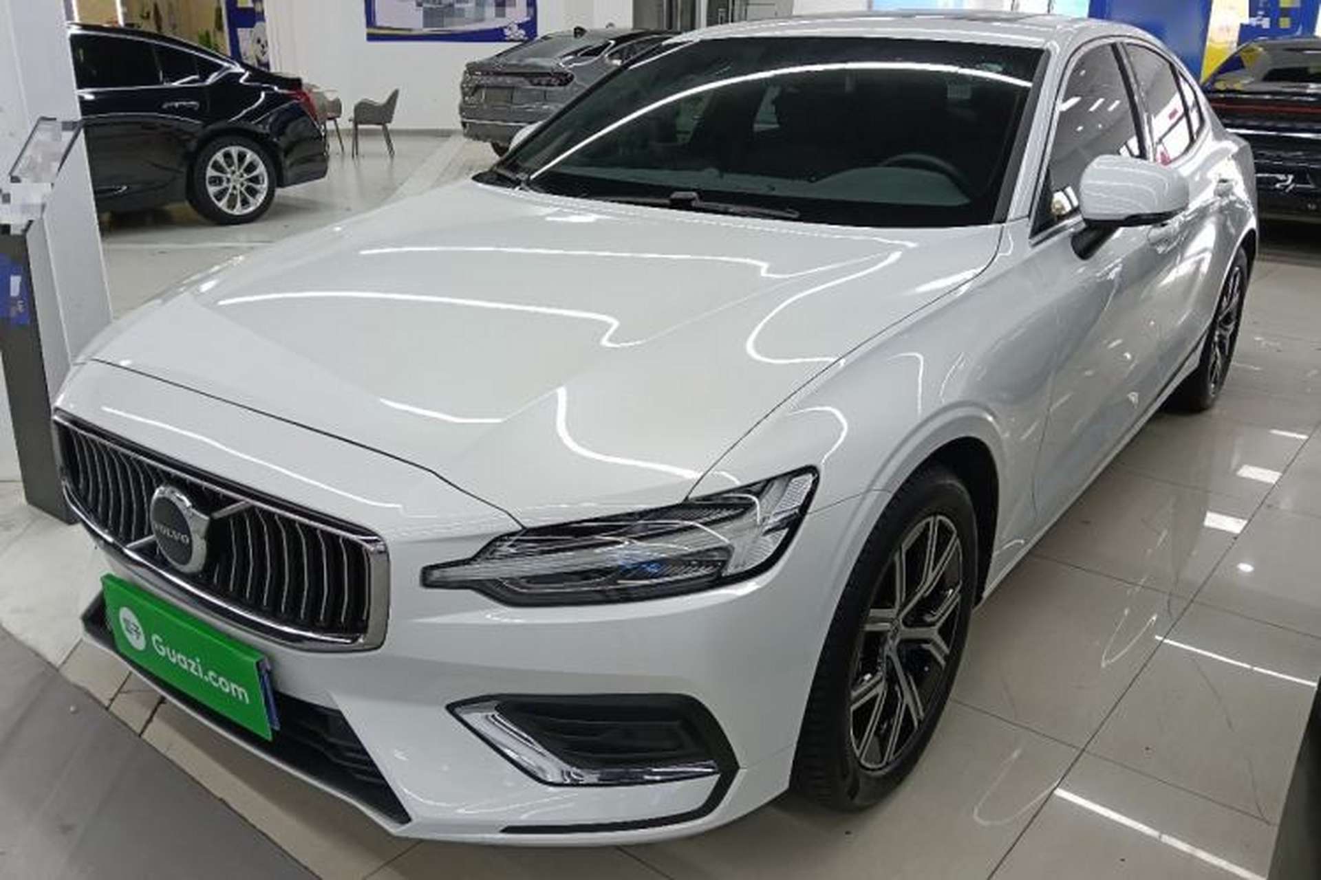 Used Volvo S60 2025 B4 Zhiyi Luxury Edition Front Left 45 Deg
