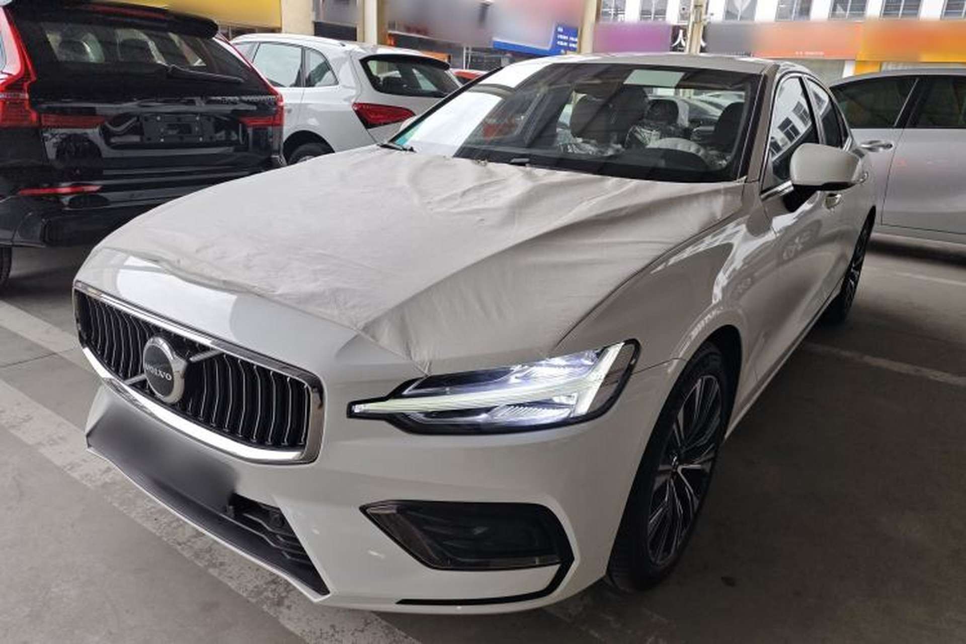 Used Volvo S60 2025 B4 Zhiyuan Luxury Edition Front Left 45 Deg