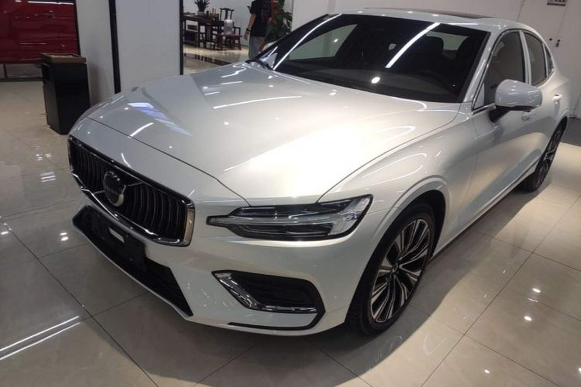Used Volvo S60 2025 B4 Zhiyuan Luxury Edition Front Left 45 Deg