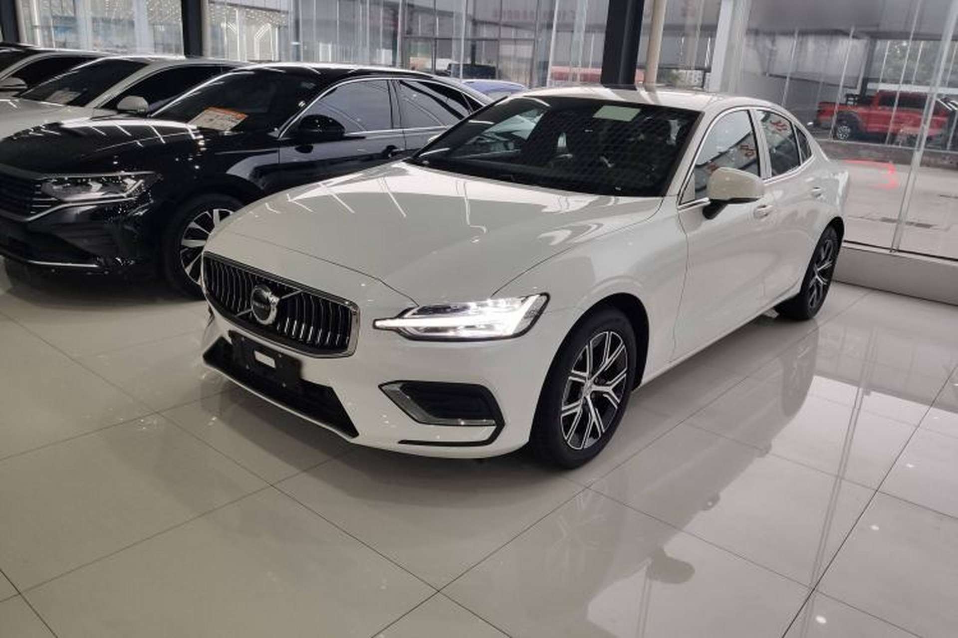 Used Volvo S60 2025 B4 Zhiyi Luxury Edition Front Left 45 Deg