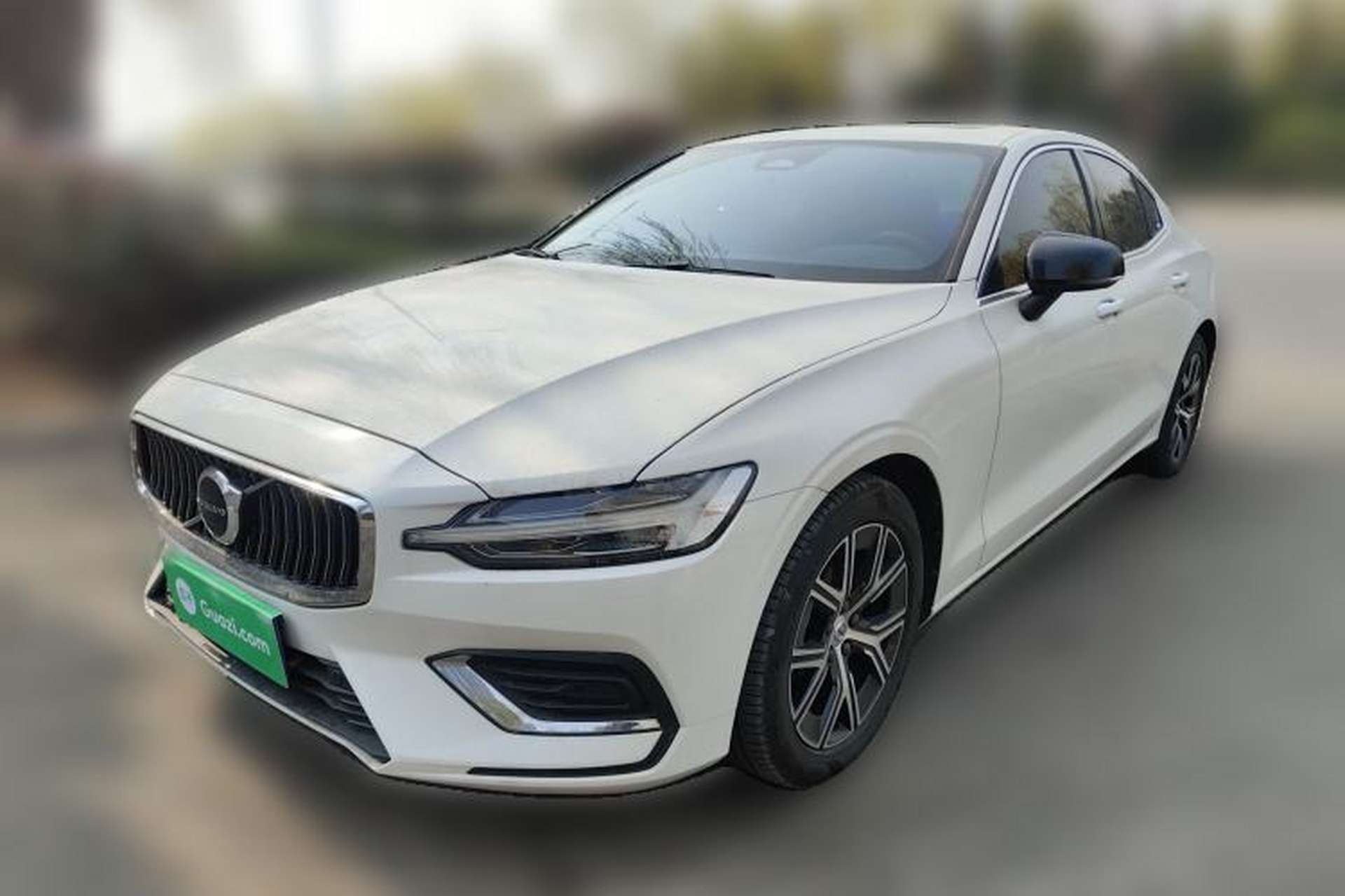 Used Volvo S60 2025 B4 Zhiyi Luxury Edition Front Left 45 Deg