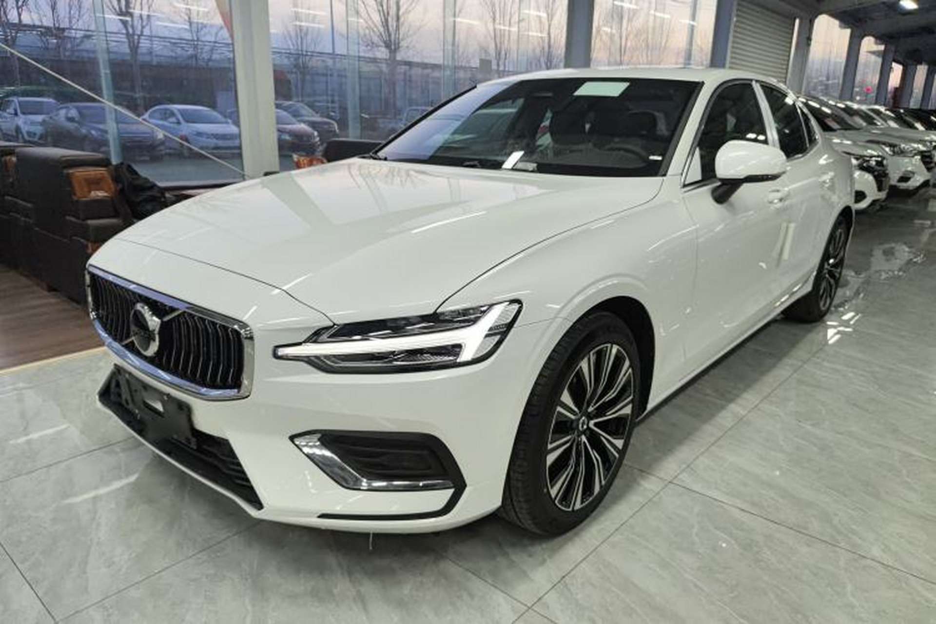 Used Volvo S60 2025 B4 Zhiyuan Luxury Edition Front Left 45 Deg