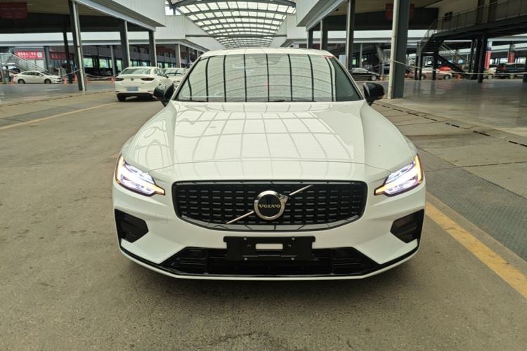 Used Volvo S60 2025 B4 Zhiyuan Sport Edition Front