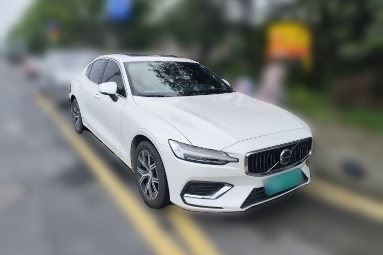 Used Volvo S60 2025 B4 Zhiyi Luxury Edition Front Right 45 Deg
