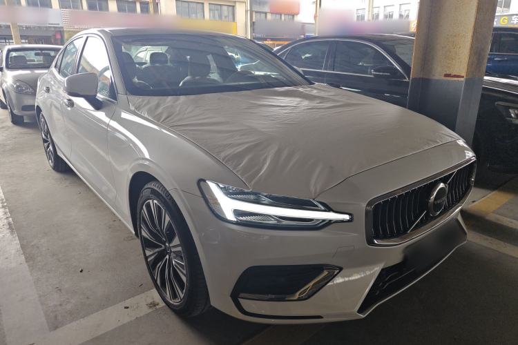 Used Volvo S60 2025 B4 Zhiyuan Luxury Edition Front Right 45 Deg