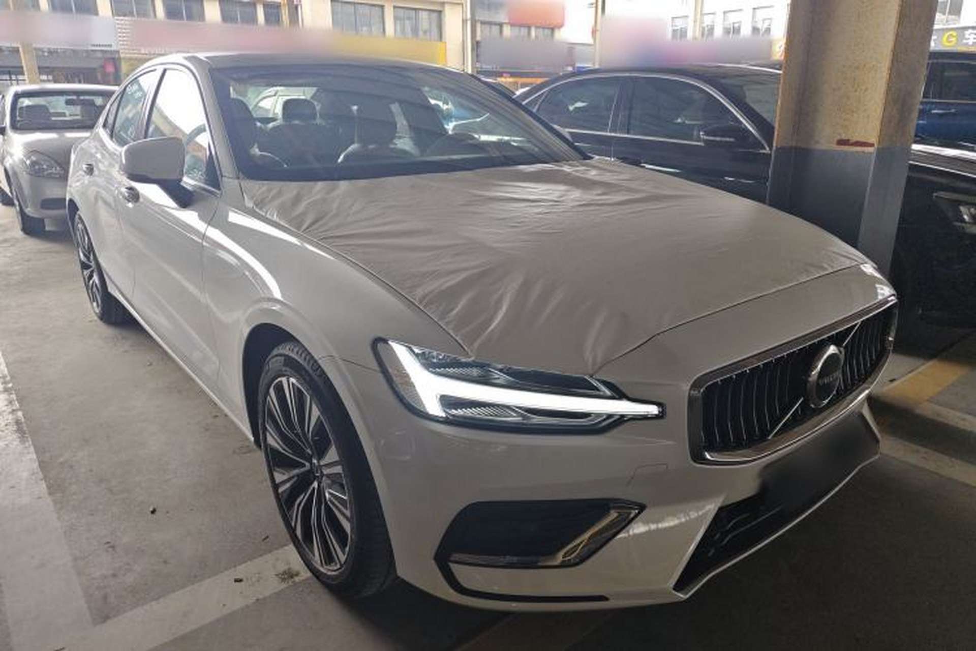 Used Volvo S60 2025 B4 Zhiyuan Luxury Edition Front Right 45 Deg