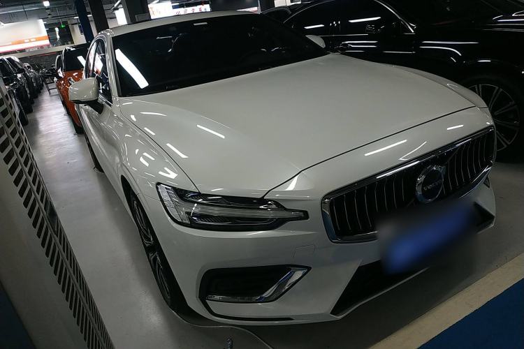 Used Volvo S60 2025 B4 Zhiyuan Luxury Edition Front Right 45 Deg