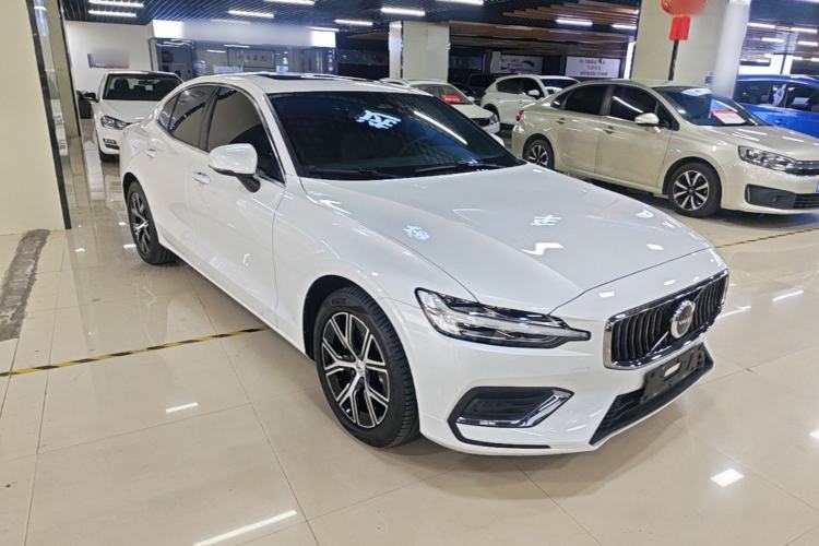 Used Volvo S60 2025 B4 Zhiyi Luxury Edition Front Right 45 Deg