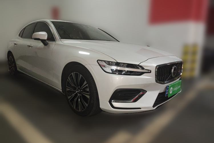 Used Volvo S60 2025 B4 Zhiyuan Luxury Edition Front Right 45 Deg