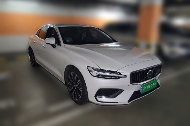 Used Volvo S60 2025 B4 Zhiyuan Luxury Edition Front Right 45 Deg