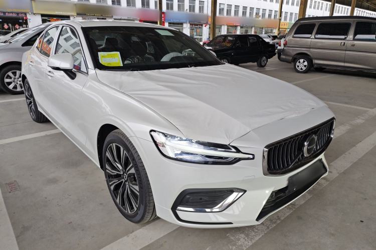 Used Volvo S60 2025 B4 Zhiyuan Luxury Edition Front Right 45 Deg
