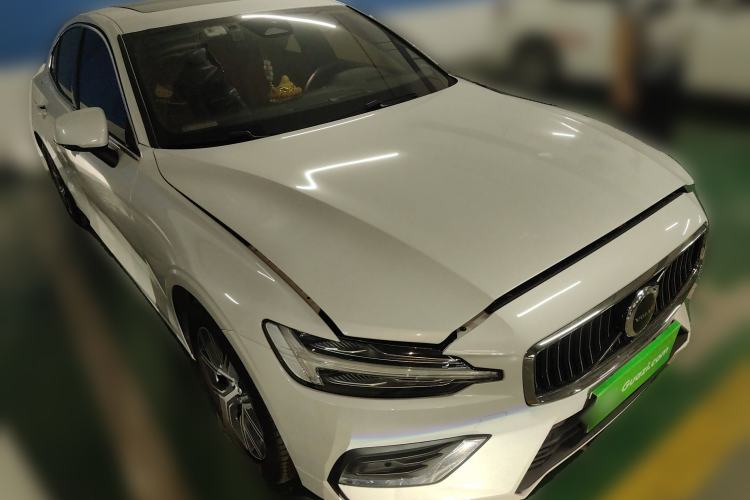 Used Volvo S60 2025 B4 Zhiyi Luxury Edition Front Right 45 Deg