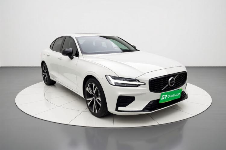 Used Volvo S60 2025 B4 Zhiyuan Sport Edition Front Right 45 Deg