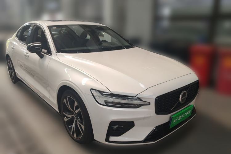 Used Volvo S60 2025 B5 Zhiya Sport Edition Front Right 45 Deg