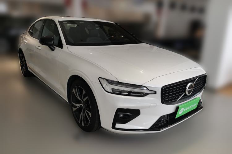 Used Volvo S60 2025 B5 Zhiya Sport Edition Front Right 45 Deg