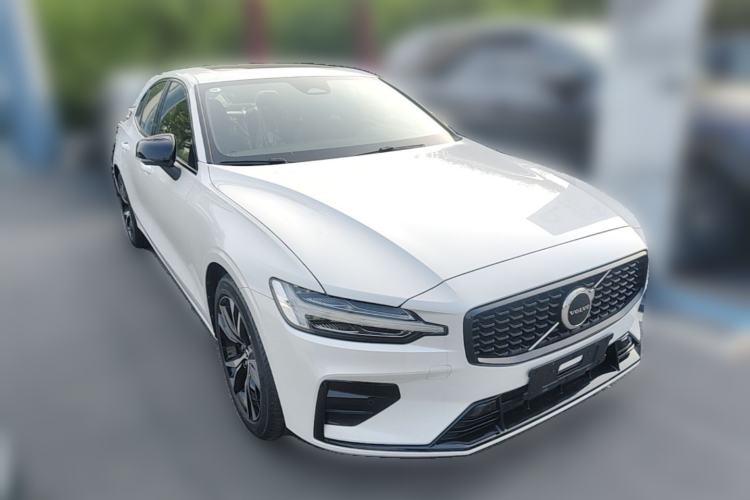Used Volvo S60 2025 B4 Zhiyuan Sport Edition Front Right 45 Deg