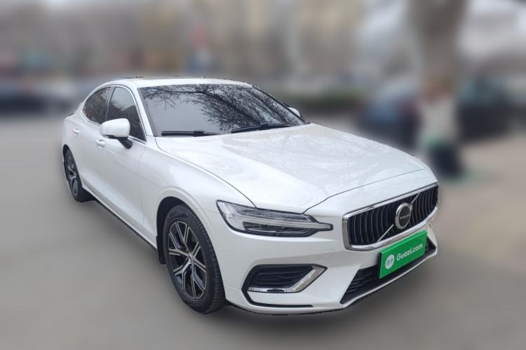 Used Volvo S60 2025 B4 Zhiyi Luxury Edition Front Right 45 Deg
