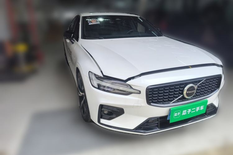 Used Volvo S60 2025 B5 Zhiya Sport Edition Front Right 45 Deg