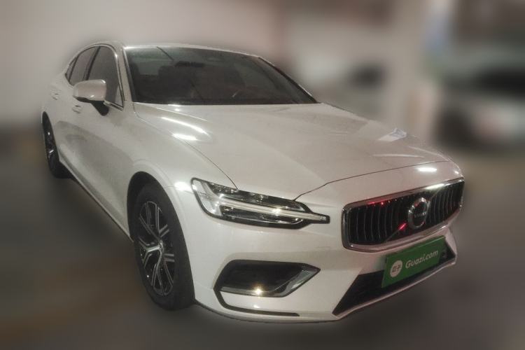 Used Volvo S60 2025 B4 Zhiyi Luxury Edition Front Right 45 Deg