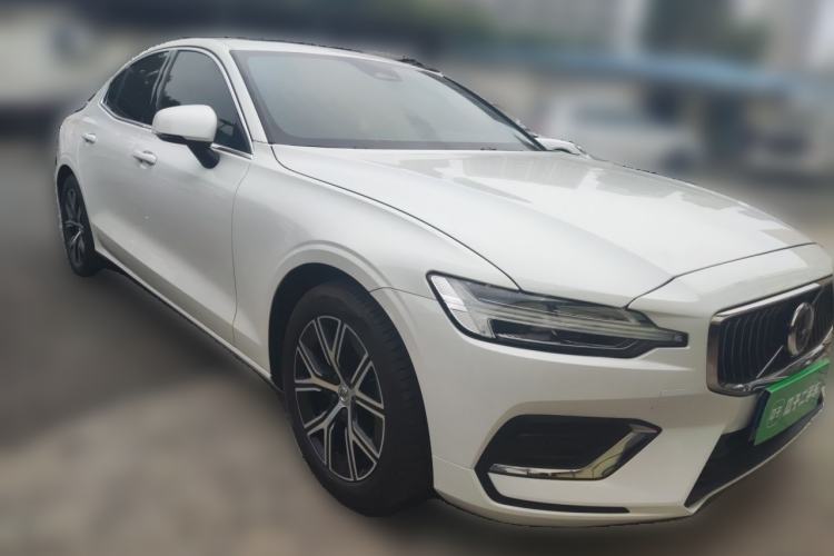 Used Volvo S60 2025 B4 Zhiyi Luxury Edition Front Right 45 Deg