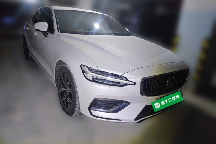 Used Volvo S60 2025 B4 Zhiyi Luxury Edition Front Right 45 Deg