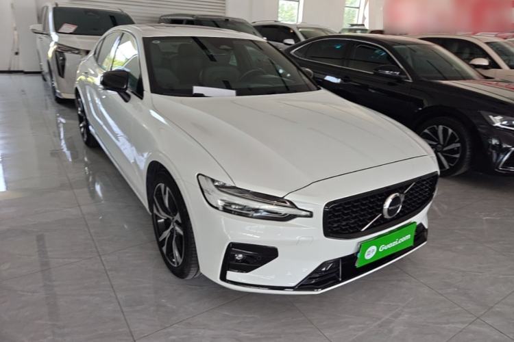 Used Volvo S60 2025 B5 Zhiya Sport Edition Front Right 45 Deg