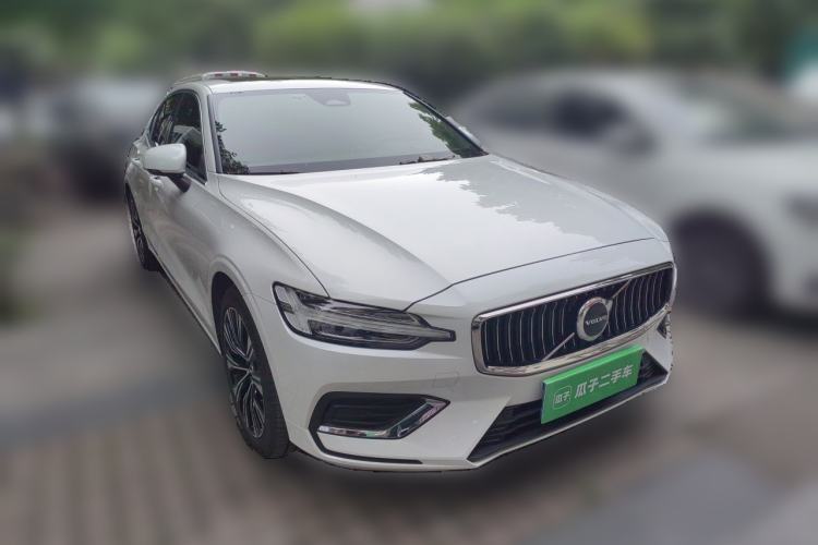 Used Volvo S60 2025 B4 Zhiyuan Luxury Edition Front Right 45 Deg