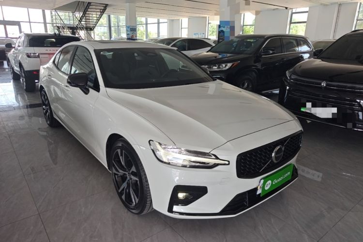 Used Volvo S60 2025 B5 Zhiya Sport Edition Front Right 45 Deg
