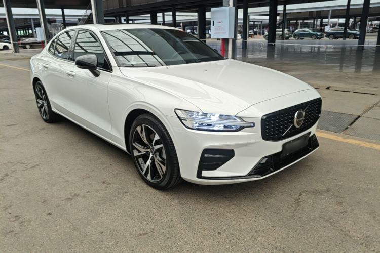 Used Volvo S60 2025 B4 Zhiyuan Sport Edition Front Right 45 Deg