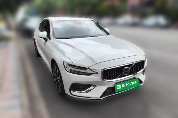 Used Volvo S60 2025 B4 Zhiyuan Luxury Edition Front Right 45 Deg
