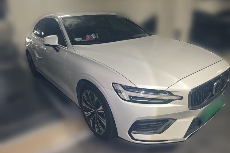 Used Volvo S60 2025 B4 Zhiyuan Luxury Edition Front Right 45 Deg