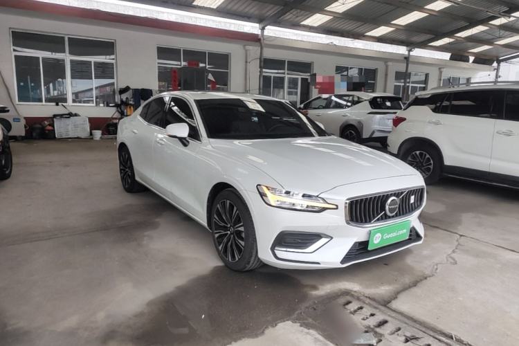 Used Volvo S60 2025 B4 Zhiyuan Luxury Edition Front Right 45 Deg