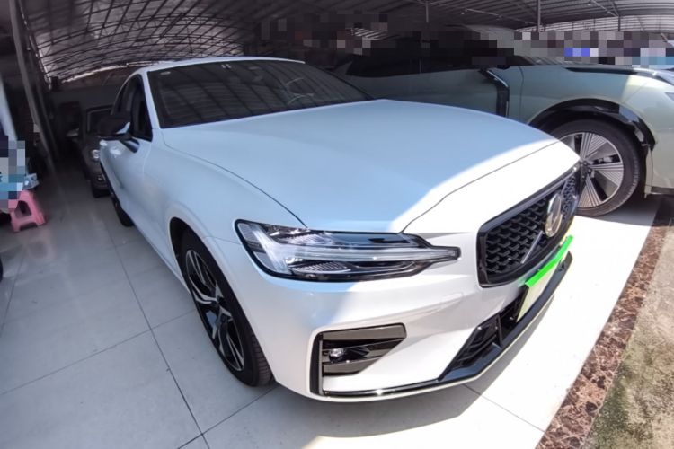 Used Volvo S60 2025 B5 Zhiya Sport Edition Front Right 45 Deg