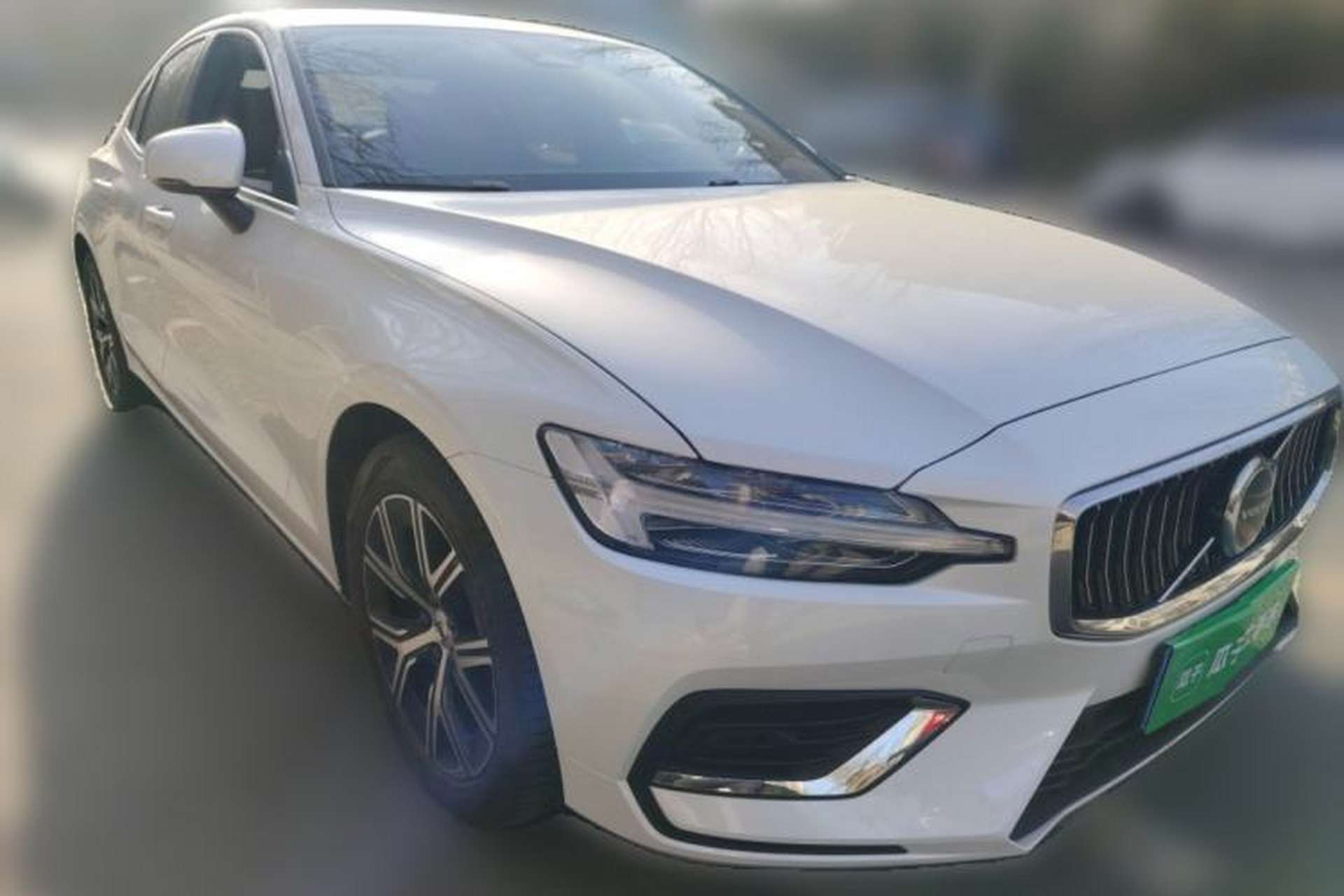 Used Volvo S60 2025 B4 Zhiyi Luxury Edition Front Right 45 Deg