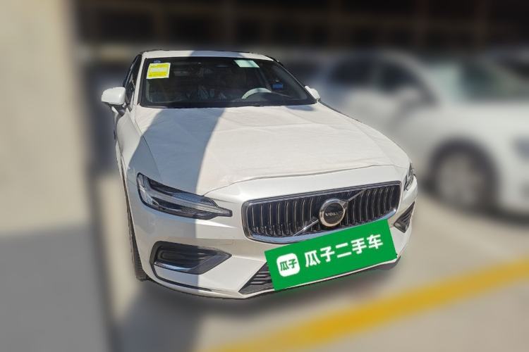 Used Volvo S60 2025 B4 Zhiyi Luxury Edition Front Right 45 Deg