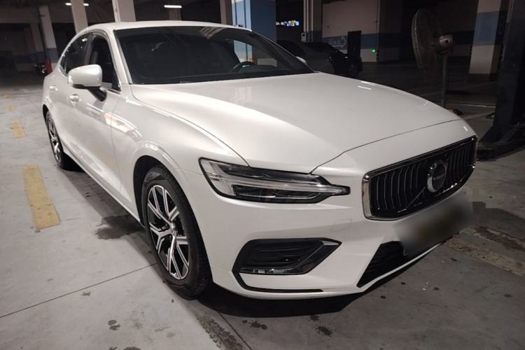 Used Volvo S60 2025 B4 Zhiyi Luxury Edition Front Right 45 Deg