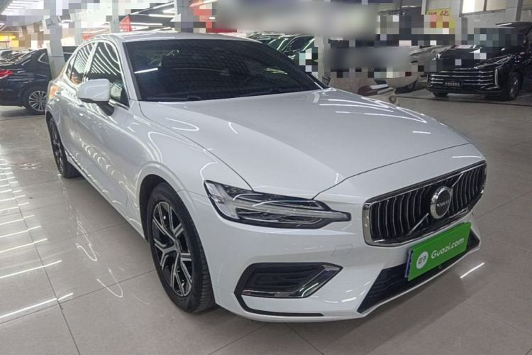 Used Volvo S60 2025 B4 Zhiyi Luxury Edition Front Right 45 Deg