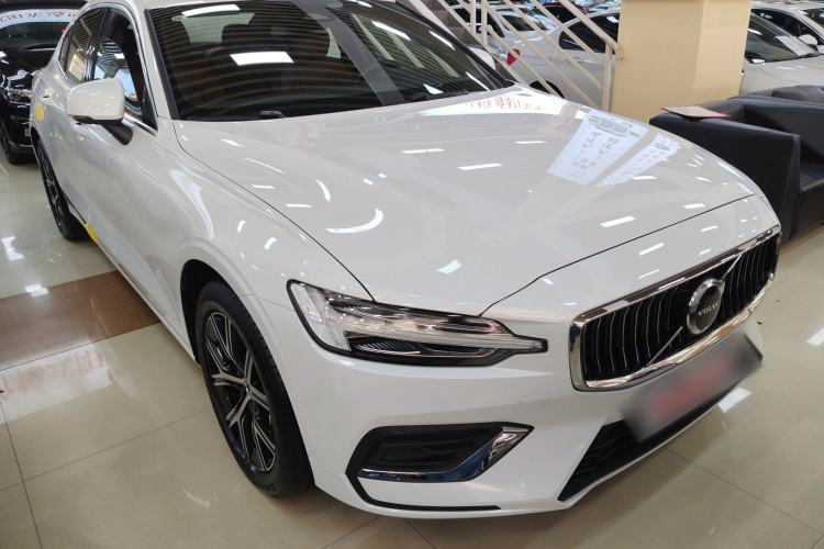 Used Volvo S60 2025 B4 Zhiyi Luxury Edition Front Right 45 Deg