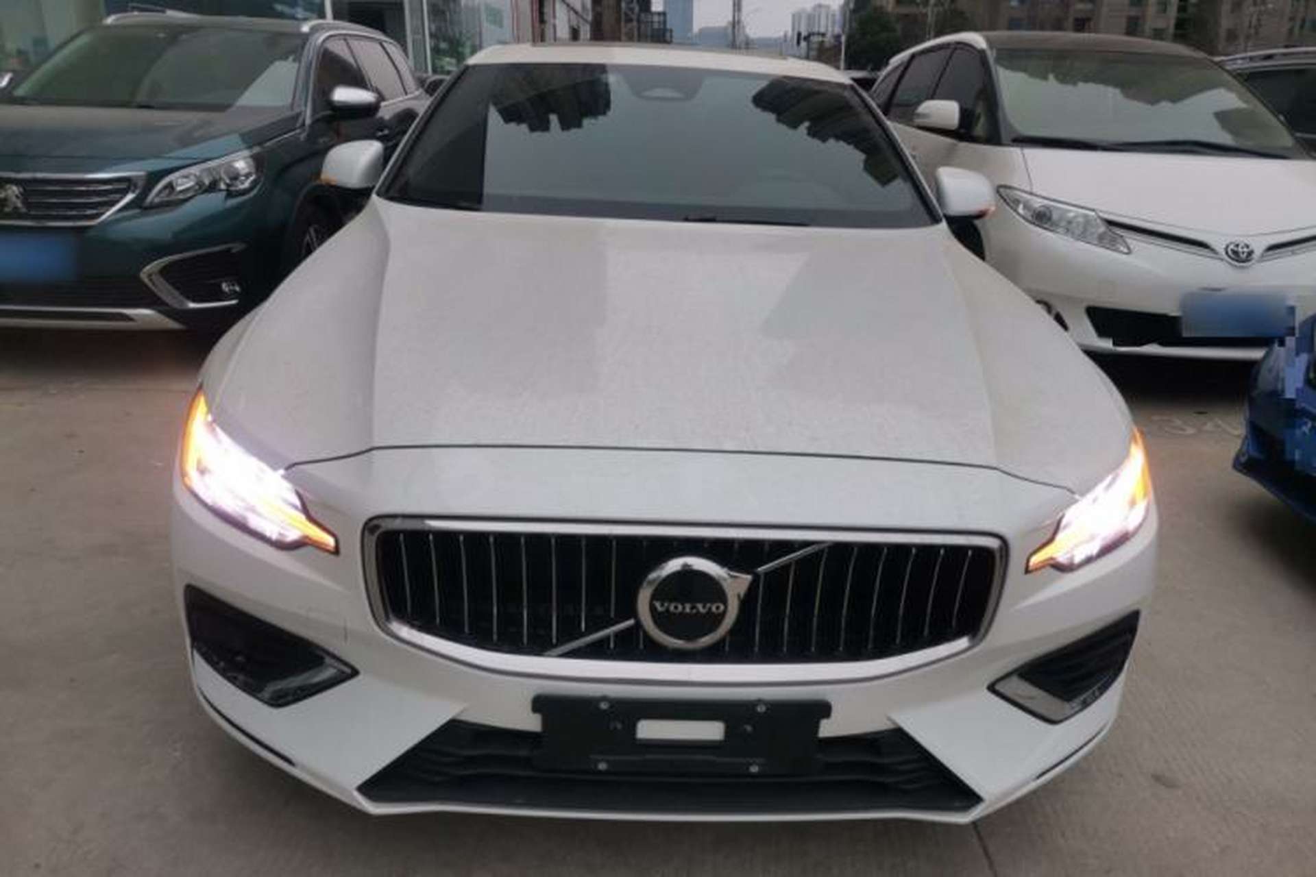 Used Volvo S60 2025 B4 Zhiyi Luxury Edition Front