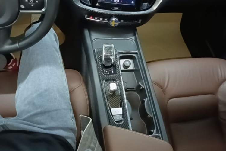 Used Volvo S60 2025 B4 Zhiyi Luxury Edition Gear Lever