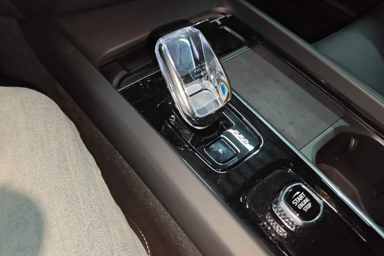 Used Volvo S60 2025 B5 Zhiya Sport Edition Gear Lever