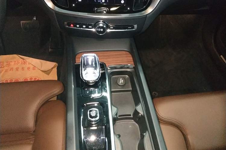 Used Volvo S60 2025 B4 Zhiyuan Luxury Edition Gear Lever