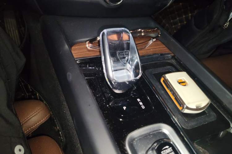Used Volvo S60 2025 B4 Zhiyuan Luxury Edition Gear Lever