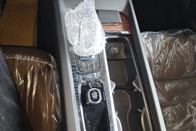 Used Volvo S60 2025 B4 Zhiyuan Luxury Edition Gear Lever