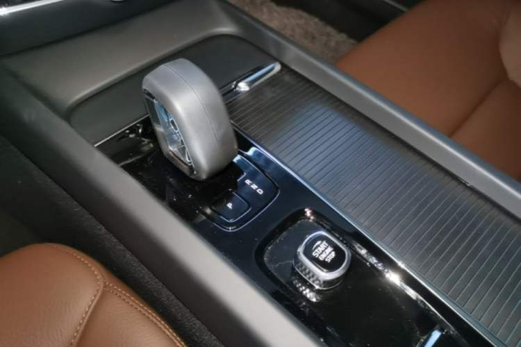 Used Volvo S60 2025 B4 Zhiyi Luxury Edition Gear Lever