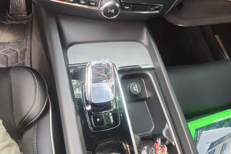 Used Volvo S60 2025 B4 Zhiyuan Sport Edition Gear Lever