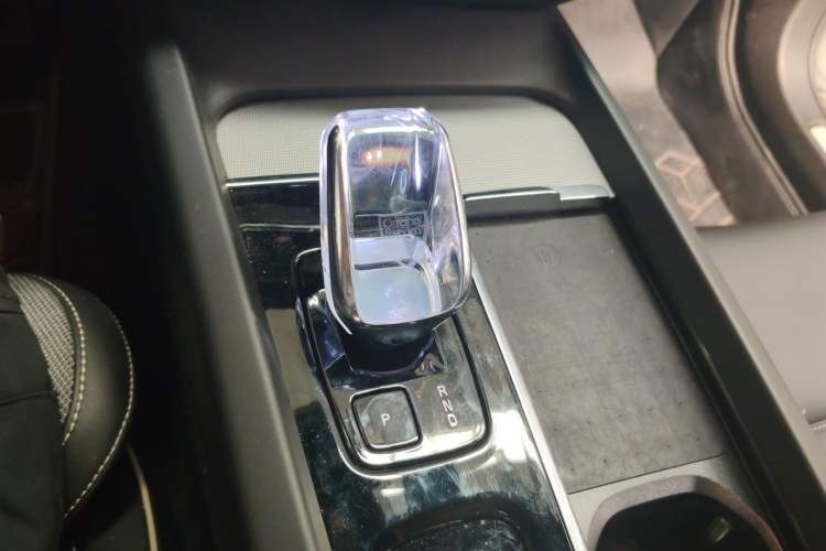 Used Volvo S60 2025 B5 Zhiya Sport Edition Gear Lever