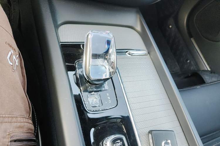 Used Volvo S60 2025 B4 Zhiyuan Sport Edition Gear Lever