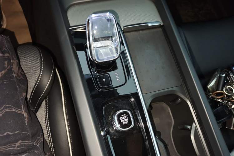 Used Volvo S60 2025 B5 Zhiya Sport Edition Gear Lever