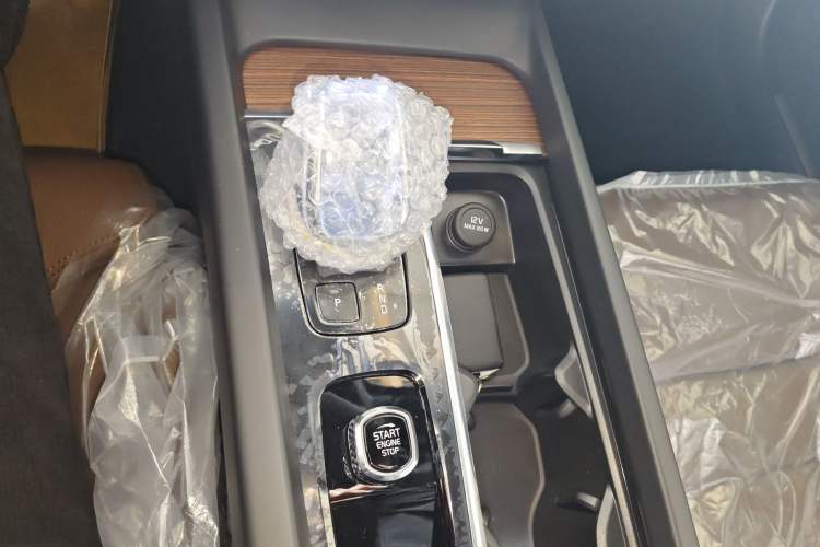 Used Volvo S60 2025 B4 Zhiyuan Luxury Edition Gear Lever